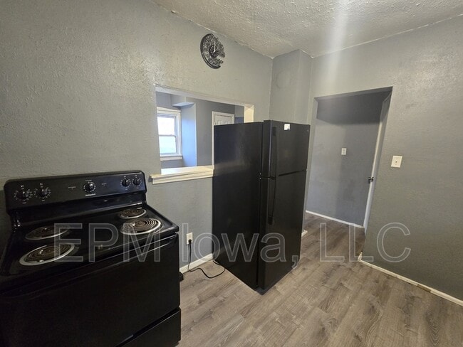 Building Photo - 707 Webster St