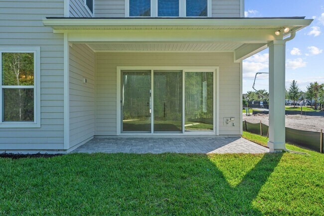 Building Photo - Preserve Views!