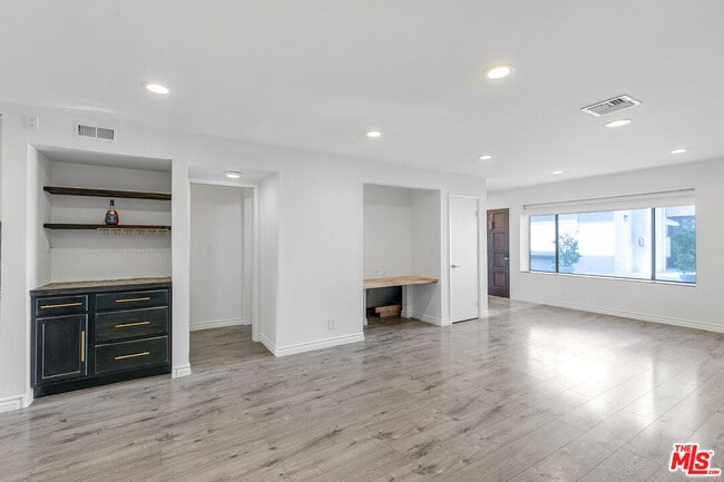 Building Photo - 12358 Moorpark St