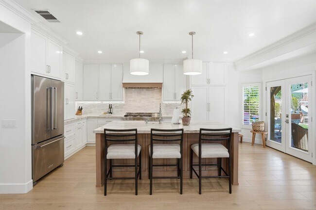 Building Photo - 24051 Via Cresta