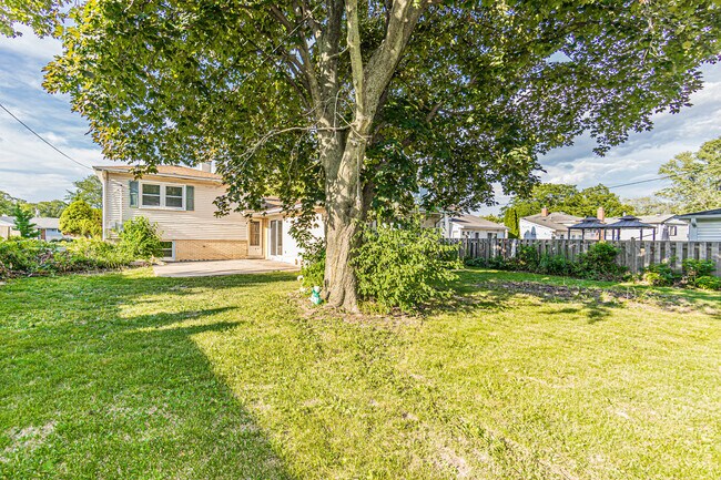 Building Photo - 1767 E Cree Ln