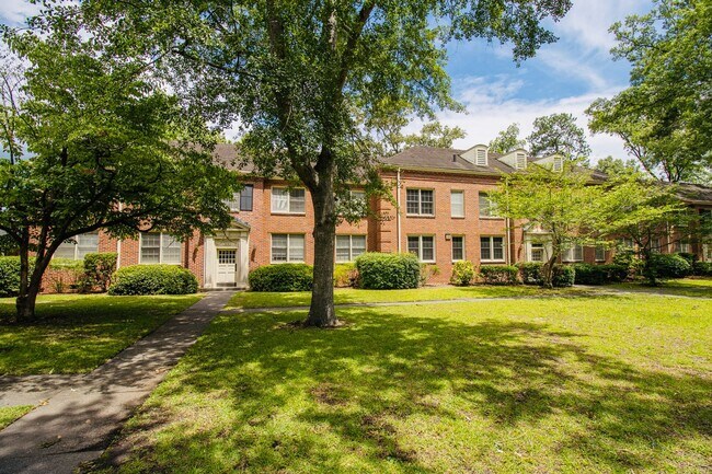 Building Photo - Renovated 1-Bedroom Condo in Heathwood Cou...