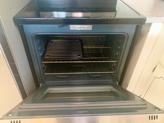 Building Photo - 315 Camden M