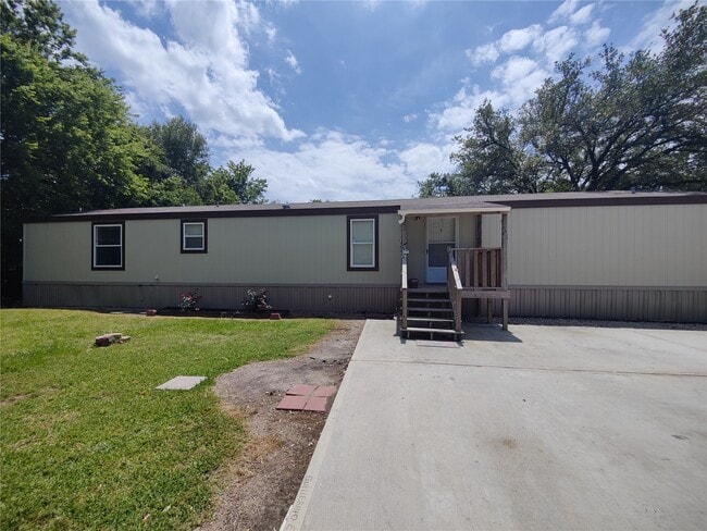 Primary Photo - 16303 Dundee Rd