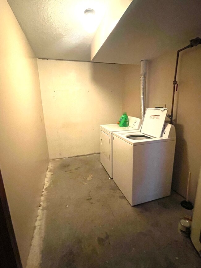 Building Photo - 408 Summerset Dr