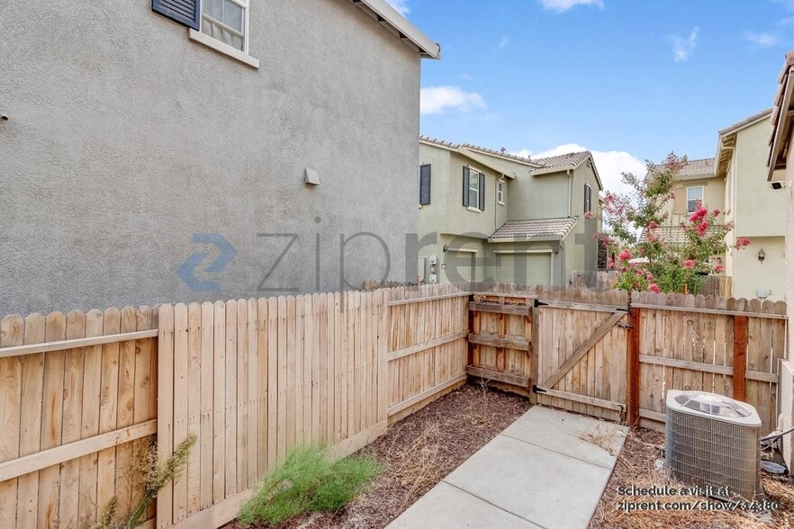 Building Photo - 1830 Yellowwood Ave