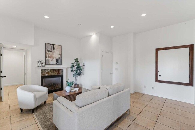Building Photo - 41 S Circle Dr