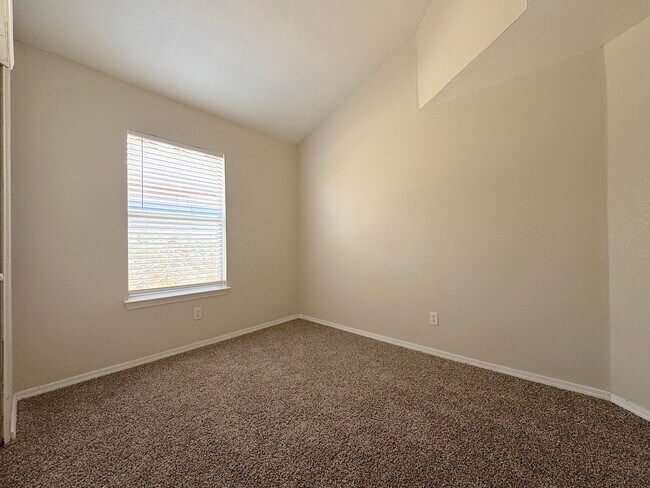 Building Photo - East El Paso 4bed/2bath