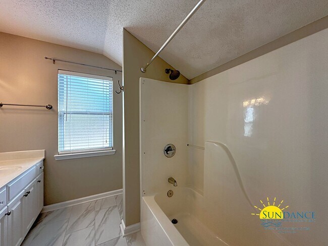 Building Photo - Lakefront home with Enclosed pool centered between Eglin and Hurlburt