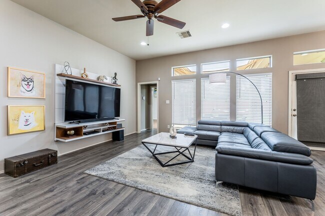 Building Photo - 10923 Starling Creek Dr