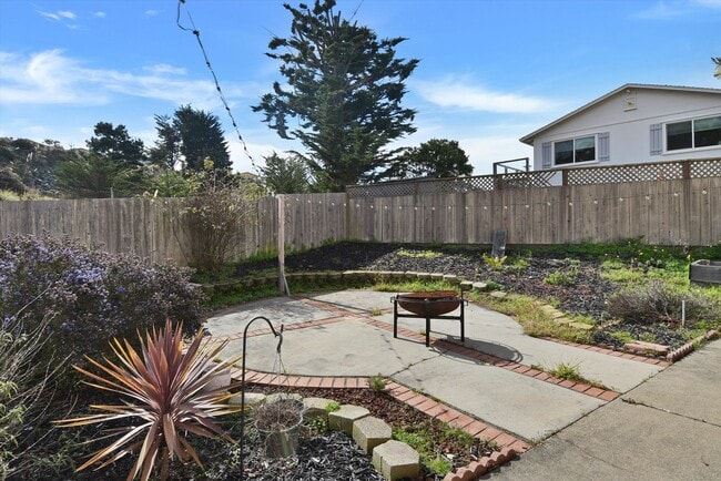 Building Photo - Spacious & Stylish Home in Pacifica’s Desirable Fairmont Neighborhood