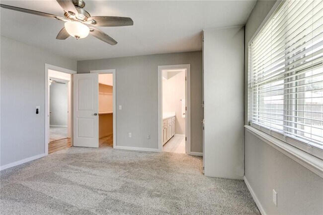 Building Photo - 1022 Garden Grove