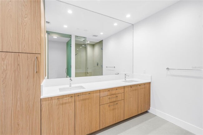 Building Photo - 275 1st Ave S