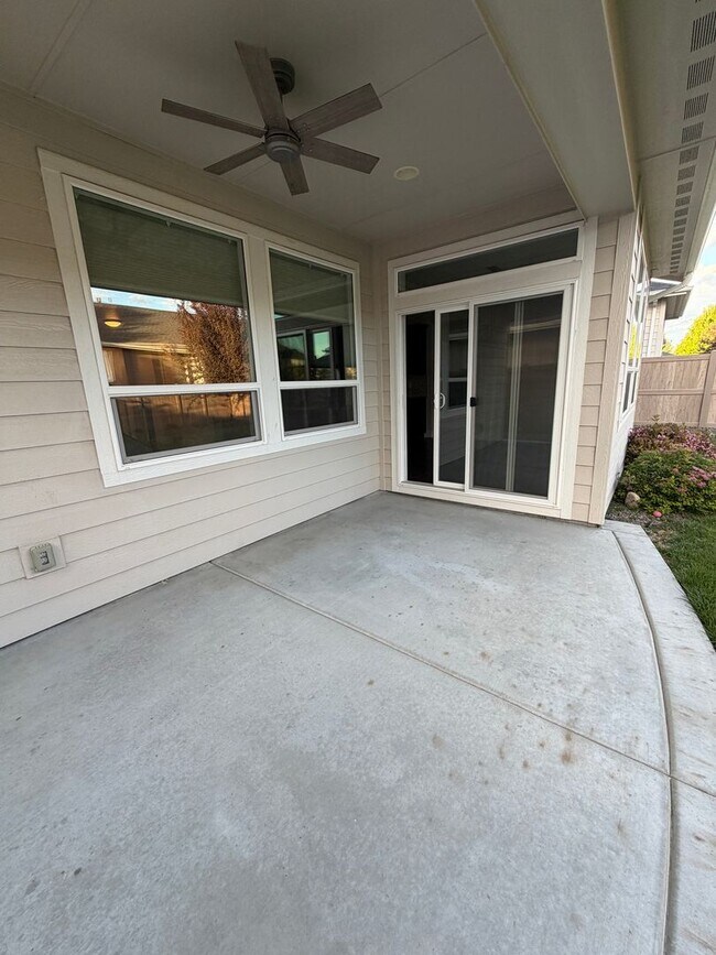 Building Photo - South Meridian Beautiful 4-Bedroom Home with a 3-Car Garage
