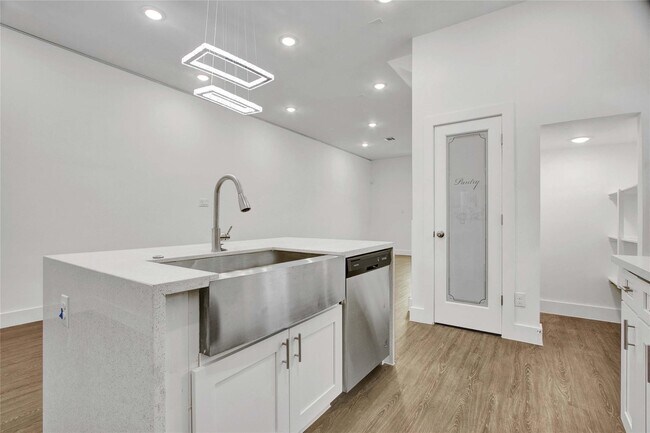 Building Photo - 4512 Brinkley St