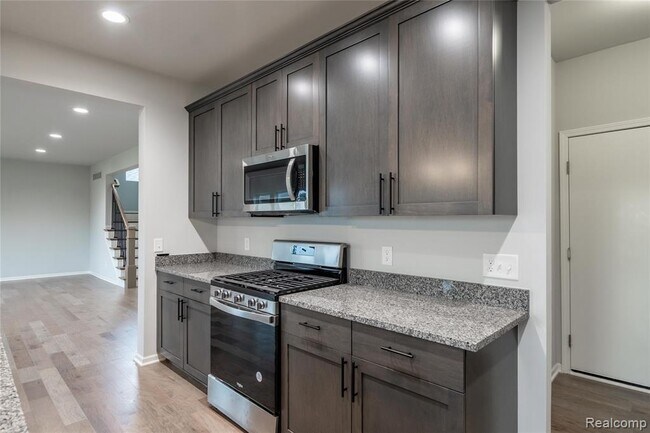 Building Photo - 24180 Liberty Hill Dr