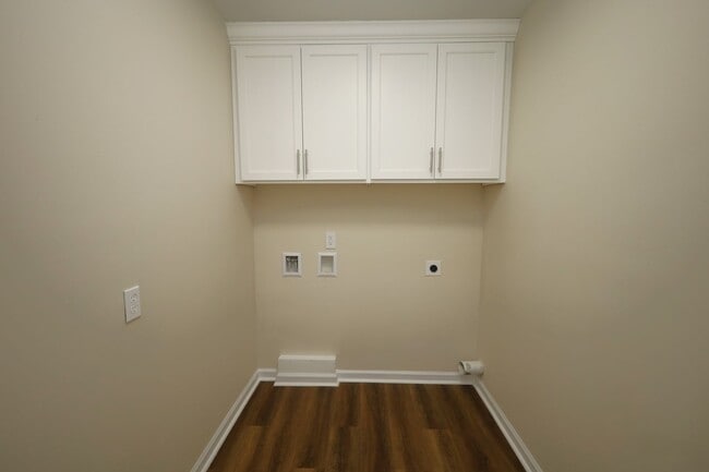 Building Photo - 2303 Jerry Jones Dr