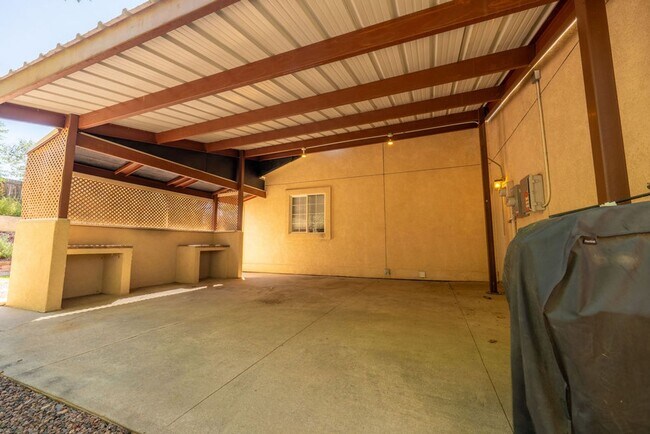 Building Photo - ***MOVE IN SPECIAL*** $500 OFF 1st MONTH'S...