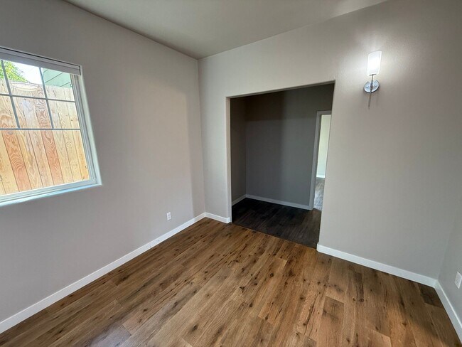 Building Photo - 1330-1334 SW 8th Ave Triplex/crema102-626