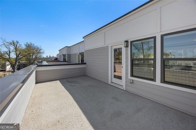Building Photo - 2145 Burnside Dr NW
