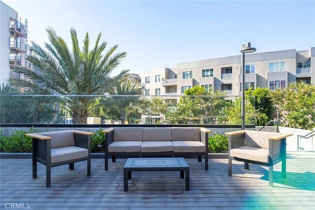 Building Photo - 3211 Rivington