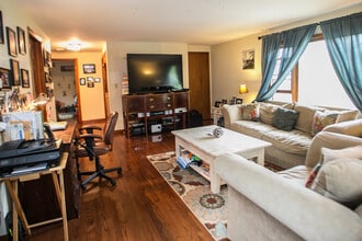 Building Photo - 36 Cherry Ave