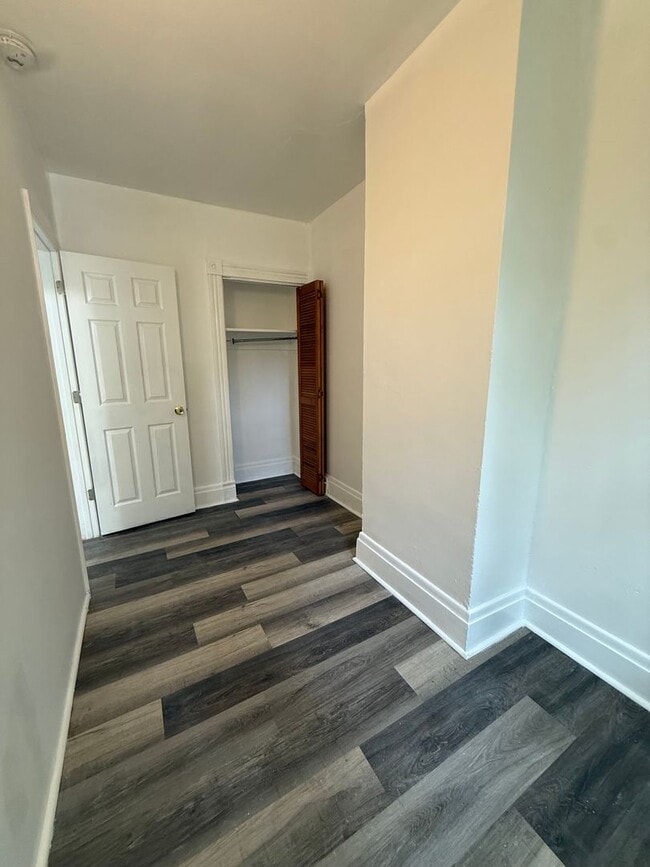 Building Photo - 1106 Langtry St