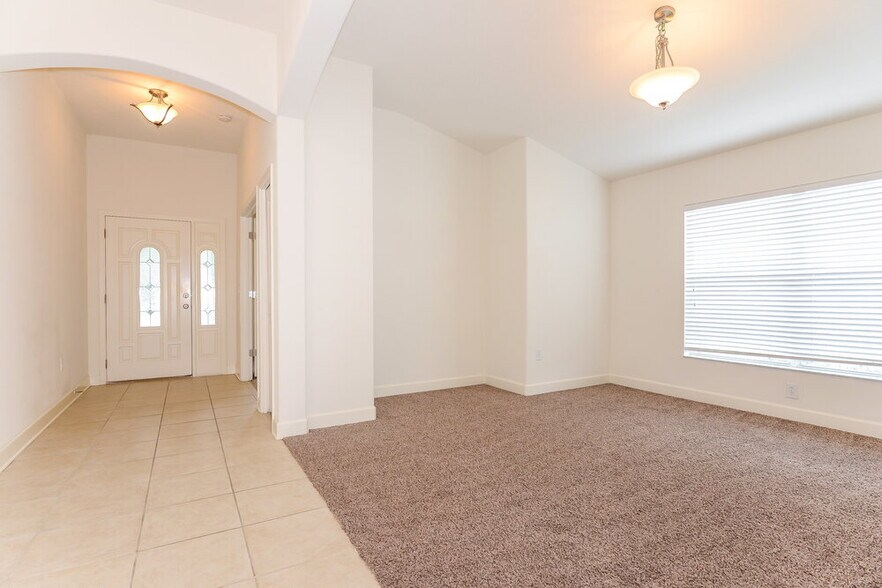 Building Photo - 12313 Ridgedale Dr