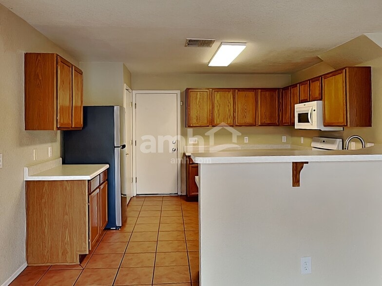 Building Photo - 6913 S Goshawk Dr