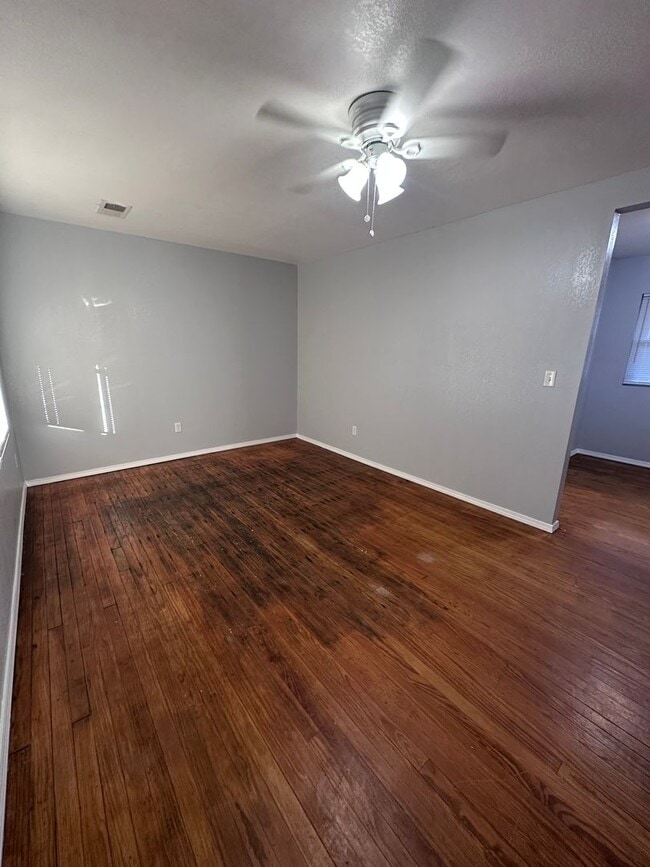 Building Photo - Large Canyon Home