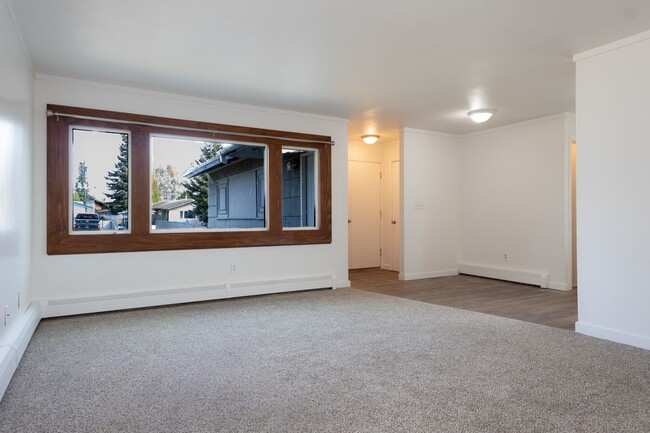 Building Photo - Diamond in the rough! Newly renovated interior - 5 Bed 2 Bath!