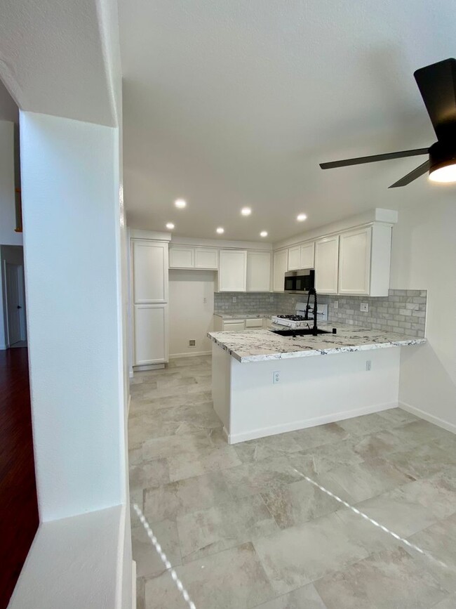 Building Photo - Beautiful 3 bedroom, 2.5 bathroom Rocklin ...