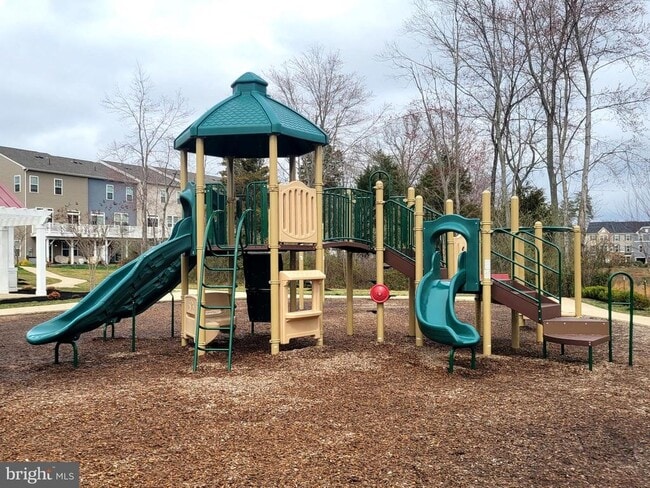 Building Photo - 8820 Englewood Farms Dr