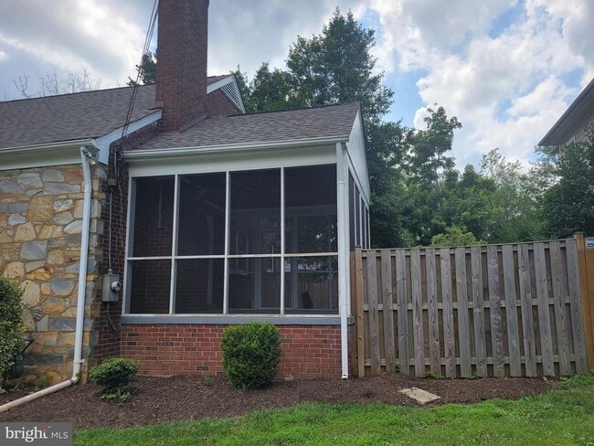 Building Photo - 2250 N Quantico St