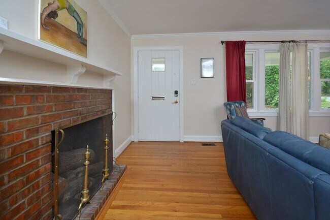 Building Photo - Highly Desirable Trinity Park