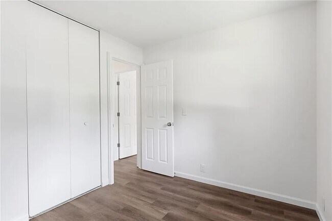 Building Photo - 40 Oak Hill Terrace