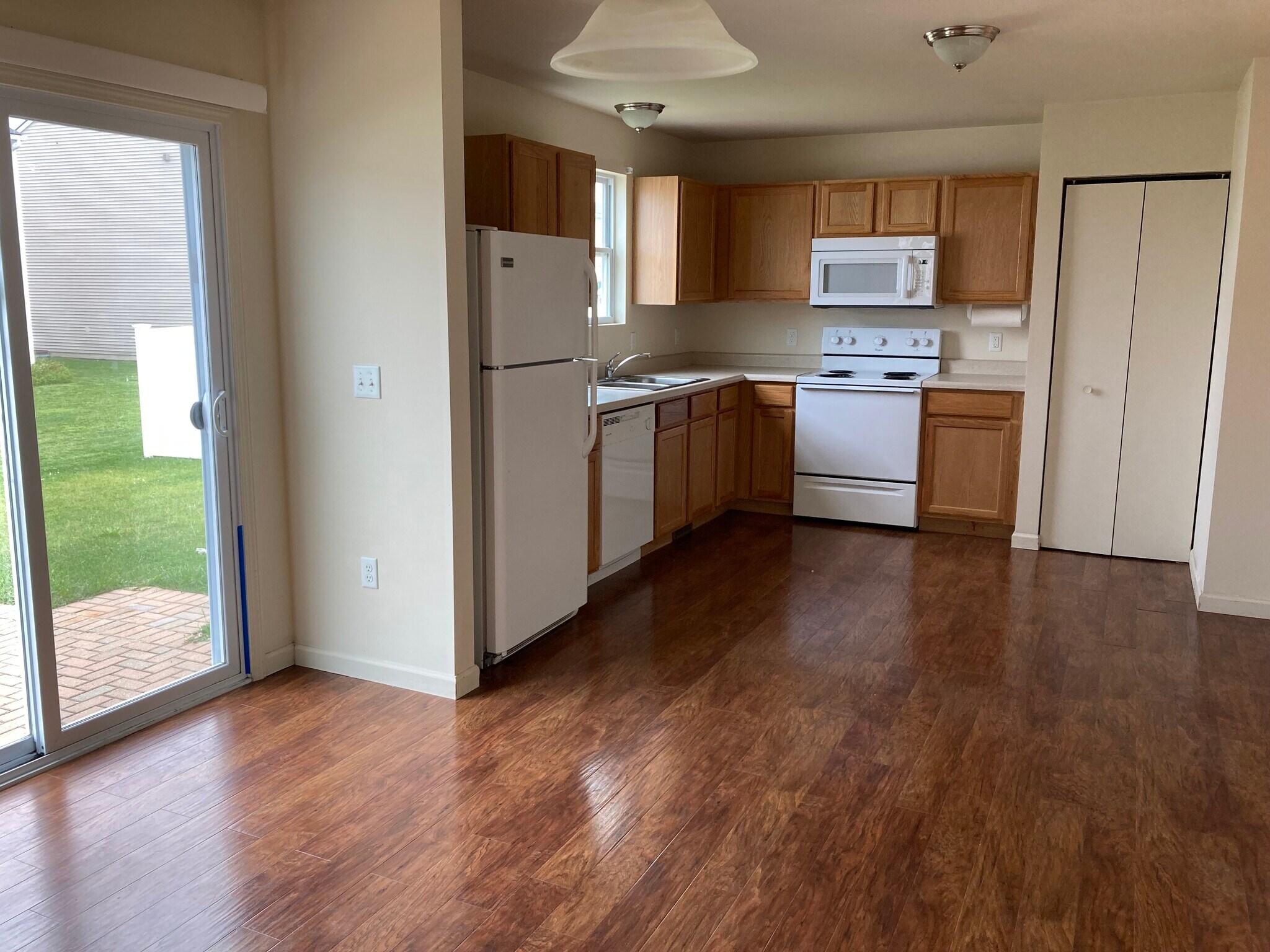Building Photo - 8413 Walnut Hill