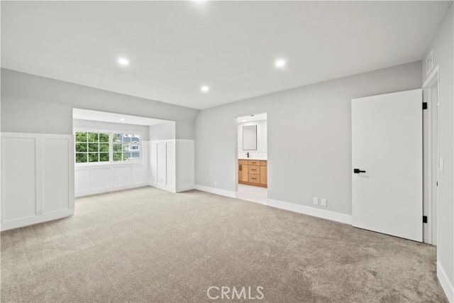 Building Photo - 5262 Kenilworth Dr