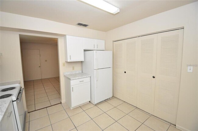 Building Photo - 1434 E Fern Rd