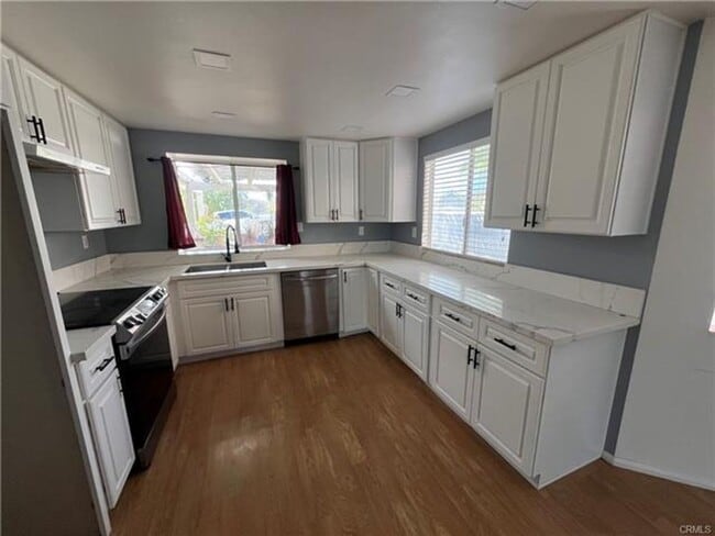 Building Photo - Beautiful single story Canyon Lake Home