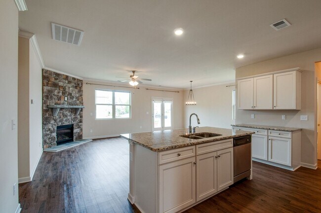 Building Photo - Gorgeous 4BR/2.5BA+Bonus executive home for lease in M'boro now! Triple Rockvale schools!