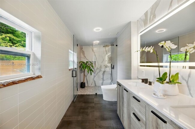 Building Photo - 1363 Biarritz Dr