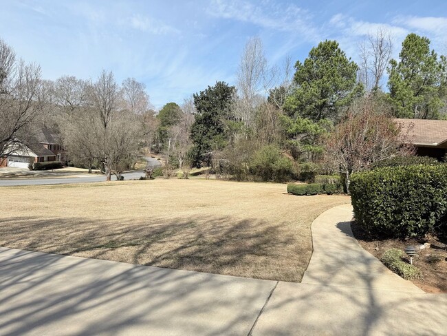 Building Photo - Four Bedroom Oconee Beauty