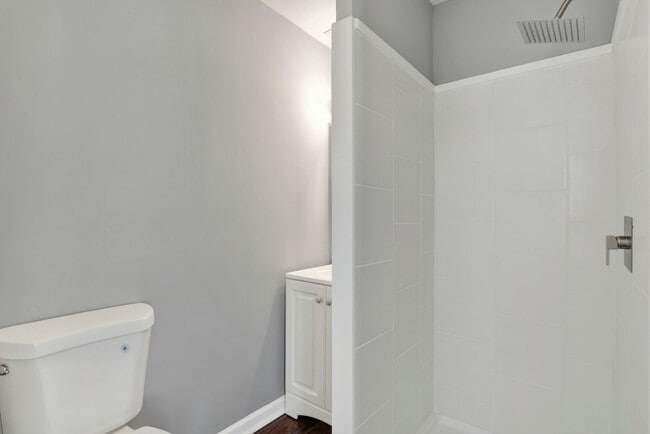 Building Photo - 2215