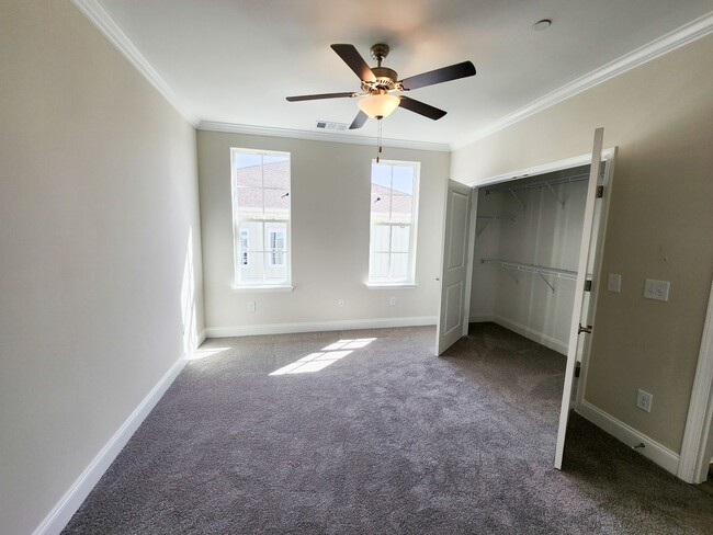 Building Photo - 836 Goswell Dr
