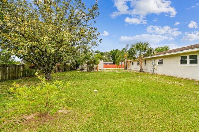 Building Photo - 1302 Brandonwood Dr