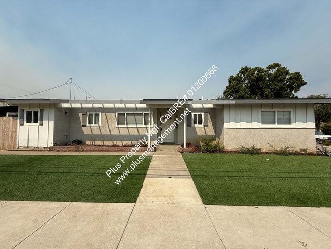 Primary Photo - Centrally Located Single Story Updated Home