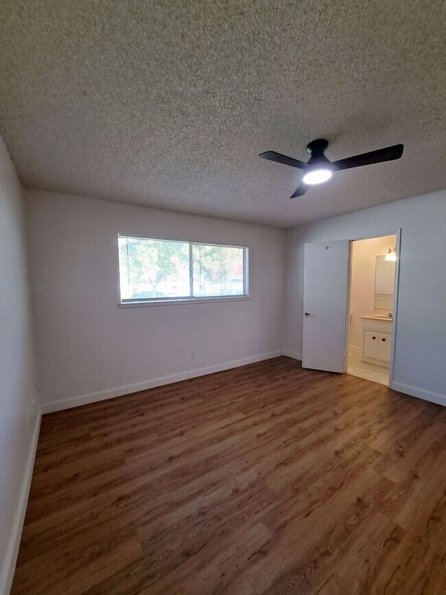 Building Photo - Beautiful Single-Level Fresno Home | 3 Bed...