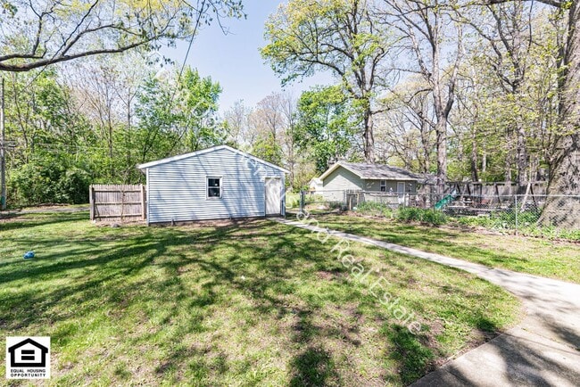 Building Photo - 3112 Thompson Ave