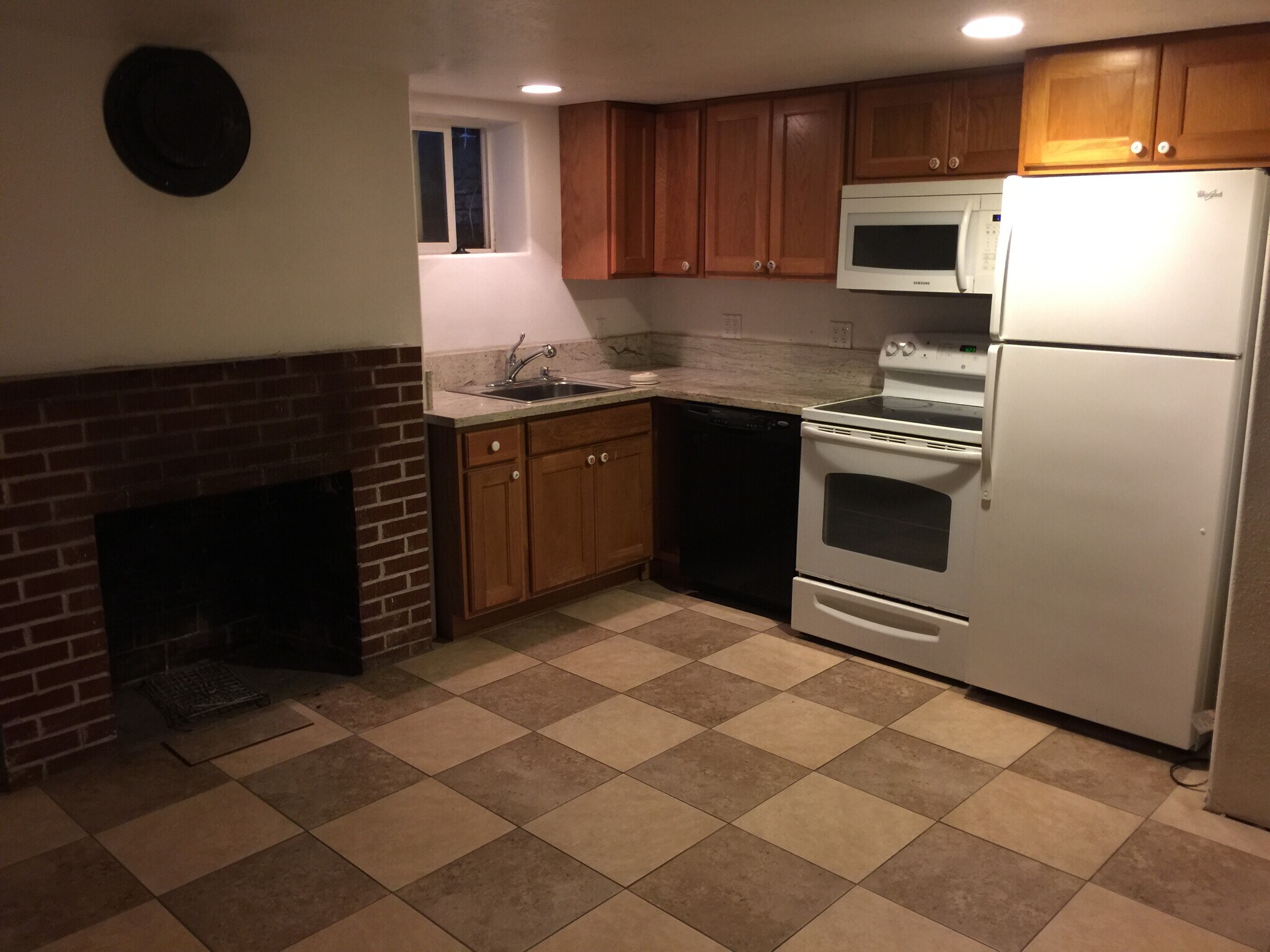 Building Photo - 13304 NE Glisan St